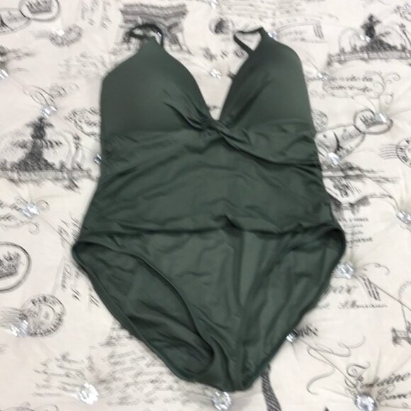 La Blanca Island Goddess Twist Front Keyhole Swimsuit - Picture 3 of 8